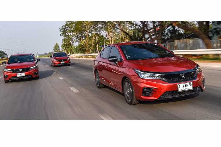 Xe đang được giới truyền thông thử nghiệm tại Chiang Mai, Thái Lan, nơi những bức ảnh chi tiết đầu tiên của Honda City 1.0L Turbo RS đầu tiên được chụp. Giá xe Honda City 2020 khởi điểm từ 579.500 baht (18.820 USD - khoảng 435 triệu đồng). Honda City 2020 có 4 biến thể gồm S, V, SV và RS.