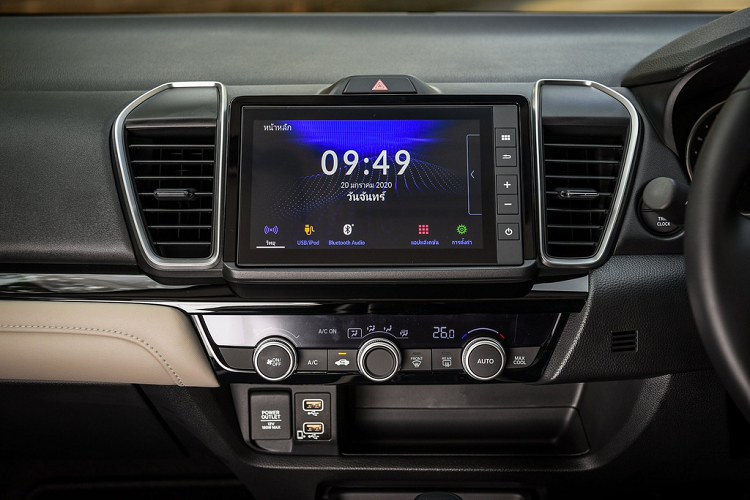 Dù là phiên bản hiệu suất, thế nhưng đây vẫn là mẫu sedan hạng B nên trang bị an toàn trên xe vẫn ở mức cơ bản. Tại Thái Lan, xe bắt buộc trang bị tiêu chuẩn ABS, EBD, BA và VSA.