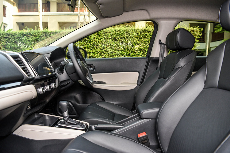 Honda cho biết khả năng cách âm và giảm độ rung lắc của mẫu xe mới được cải tiến đáng kể. Honda City 1.0L Turbo RS cũng sử dụng vật liệu cách nhiệt polyurethane và lớp cách âm khoang động cơ dày hơn.