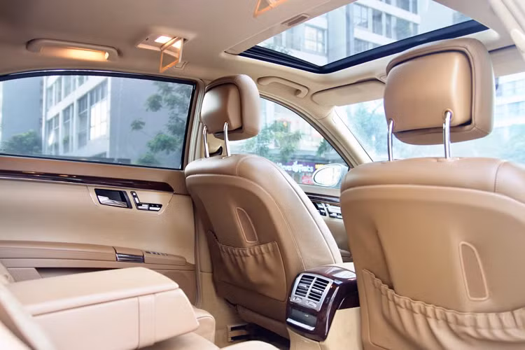 Như đã đề cập ở phần trên, lựa chọn chơi xe sang Đức đời cũ thuộc hàng TOP như S-Class không phải ai cũng dám mạo hiểm, vì người chơi phải dự trù một khoản chi phí rất lớn để chi cho các hạng mục bảo dưỡng thay thế phụ tùng hay thậm chí là đại tu cho xe, việc này có thể lặp đi lặp lại nhiều tháng nhiều năm nếu không được làm “đến nơi đến chốn” khiến nhiều người phải ngán ngẫm với xe Đức đời cũ.
