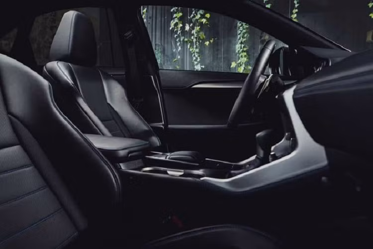 Là bản cao cấp nhất của Lexus NX, NX 300h F Sport Black Line có sẵn trong màu sơn Grecian Water hoàn toàn mới, Ultra White và Obsidian.