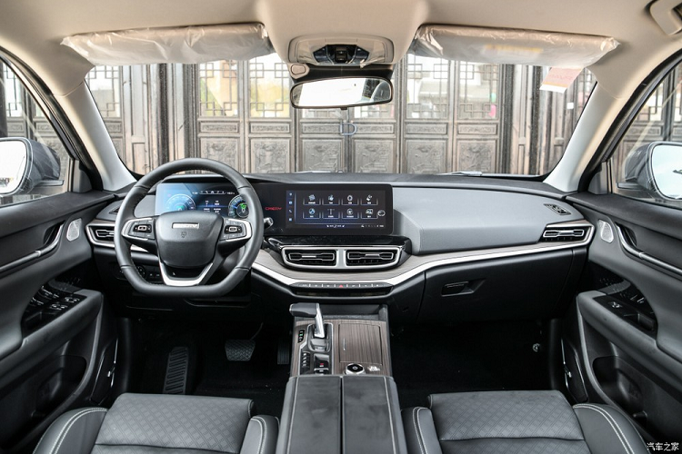 Mặc dù cũng được đặt tên là Ant (nghĩa là: con kiến), nó khác biệt hoàn toàn so với Little Ant trước đó. Được chế tạo khung gầm mô-dun thông minh @LIFE của Chery, Ant là mẫu xe đầu tiên được chế tạo với thân vỏ khung nhôm hoàn toàn của thương hiệu. Bên cạnh đặc tính trọng lượng nhẹ, mạng lưới thông minh, tính linh động mô-dun và công nghệ điện tân tiến cũng là những điểm mấu chốt nổi bật của Chery Ant 2020 mới.