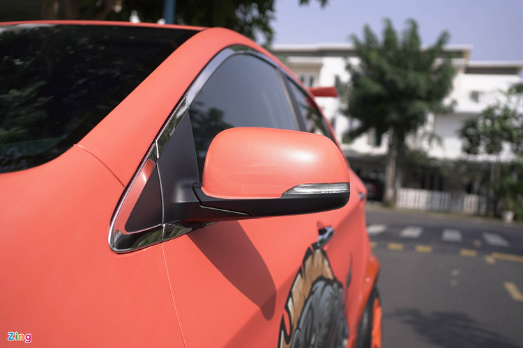 Những nâng cấp đáng chú ý ở ngoại thất gồm có líp trước/sau, đuôi gió, vòm bánh xe, tem trùm, nắp ca-pô, đèn LED và ống xả 2 on/off 2 chế độ. 