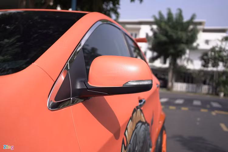 Những nâng cấp đáng chú ý ở ngoại thất gồm có líp trước/sau, đuôi gió, vòm bánh xe, tem trùm, nắp ca-pô, đèn LED và ống xả 2 on/off 2 chế độ. 