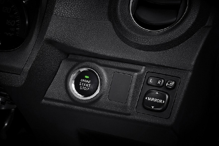 Thứ hai là động cơ xăng 4 xi-lanh, Dual VVT-i, dung tích 1,2 lít với công suất tối đa 88 mã lực tại tua máy 6.000 vòng/phút và mô-men xoắn cực đại 108 Nm tại tua máy 4.200 vòng/phút.