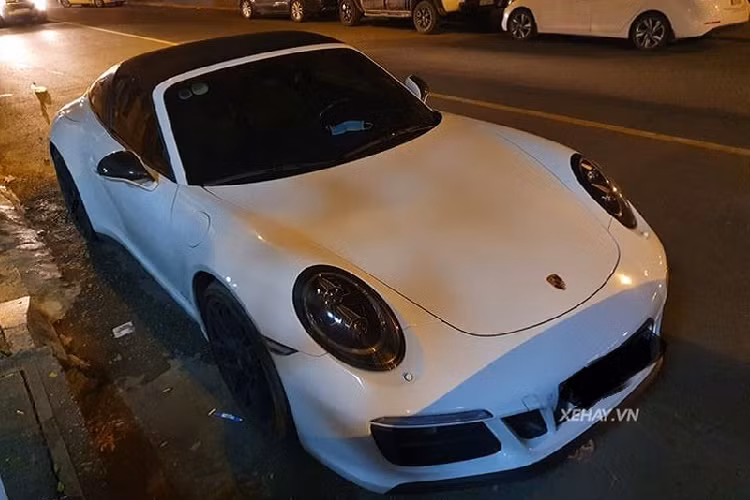 "Trái tim" của 911 (991.2) Targa 4 GTS là khối độg cơ tăng áp kép 3.0L 6 xi-lanh phẳng, cho công suất 450 mã lực và mô-men xoắn cực đại 550Nm, giúp xe có thể tăng tốc từ 0 – 100 km/h trong 3,7 giây, tốc độ tối đa đạt 306 km/h.