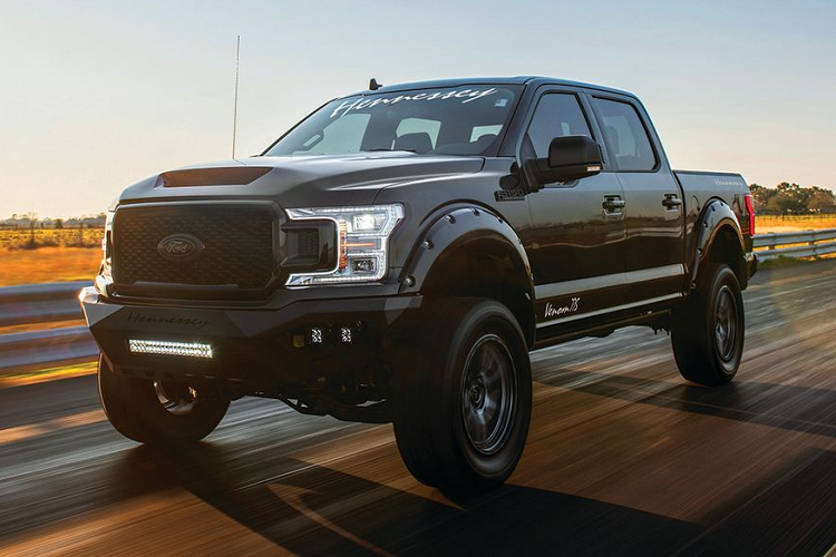 Và với một số điều chỉnh trên ECU, chiếc bán tải Ford F-150 Venom 775 sở hữu khối công suất cực đại không dưới 775 mã lực tại 7000 vòng / phút.