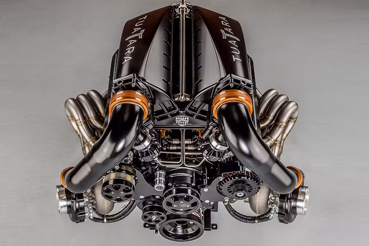 Siêu xe SSC Tuatara 2019 được trang bị động cơ tăng áp kép V8 5,9 lít với giới hạn vòng tua máy ở 8.800 vòng/phút.