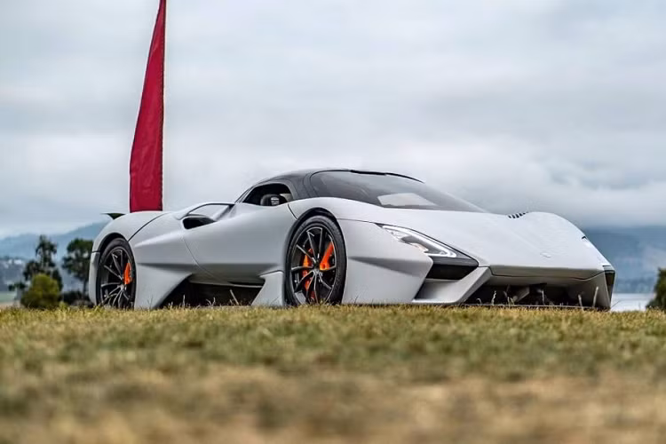 Sau một thời gian dài chờ đợi, chiếc siêu xe Tuatara của Mỹ cuối cùng đã được đưa vào sản xuất thương mại và sẽ sớm được bàn giao tới tay khách hàng. Theo thông báo từ SSC, chiếc Tuatara bản thương mại đầu tiên được bán ra sẽ được trưng bày tại Triển lãm ô tô Philadelphia 2020 vào ngày 7 tháng 2 tại khu vực trưng bày đặc biệt của hãng.