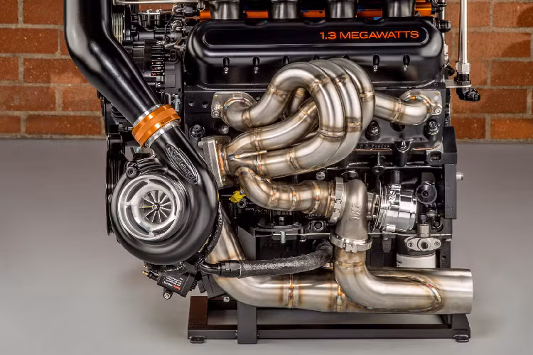 Phiên bản sản xuất của Tuatara sở hữu thân xe bằng sợi carbon giúp giảm khối lượng, với thiết kế tối ưu khí động học giúp hạ hệ số cản không khí xuống mức Cd 0,279.