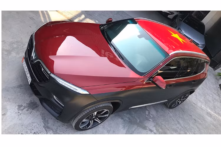 Hiện tại, Lux SA2.0 được bán ra tổng cộng 03 phiên bản (Tiêu chuẩn, Plus và Premium). Giá xe VinFast Lux SA2.0 dao động từ 1,530 – 1,803 tỷ đồng. Xe được trang bị động cơ 2.0L tăng áp cho công suất tối đa 228 mã lực và mô men xoắn cực đại 350Nm, kết hợp với hộp số tự động 8 cấp.