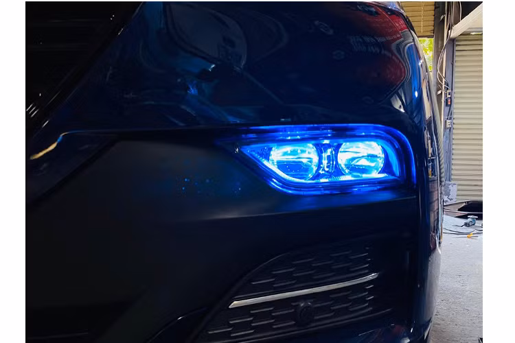 Đây là tầm quan trọng của đèn pha, trên thực tế đa phần chúng ta sẽ không nhận ra tầm quan trọng của hệ thống đèn nếu thường xuyên lái xe trên đường đô thị. Ngoài hiệu quả và độ chiếu sáng, nâng cấp đèn còn giúp “vợ hai” thêm sang trọng và thêm tính thẩm mỹ hơn.