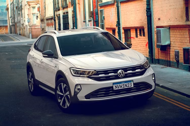 Cuối cùng là những trang bị an toàn như cảnh báo mất tập trung, cân bằng điện tử, hỗ trợ khởi hành ngang dốc, camera lùi, kiểm soát hành trình thích ứng và phanh khẩn cấp tự động. Hiện giá xe Volkswagen Nivus 2021 vẫn chưa được công bố.