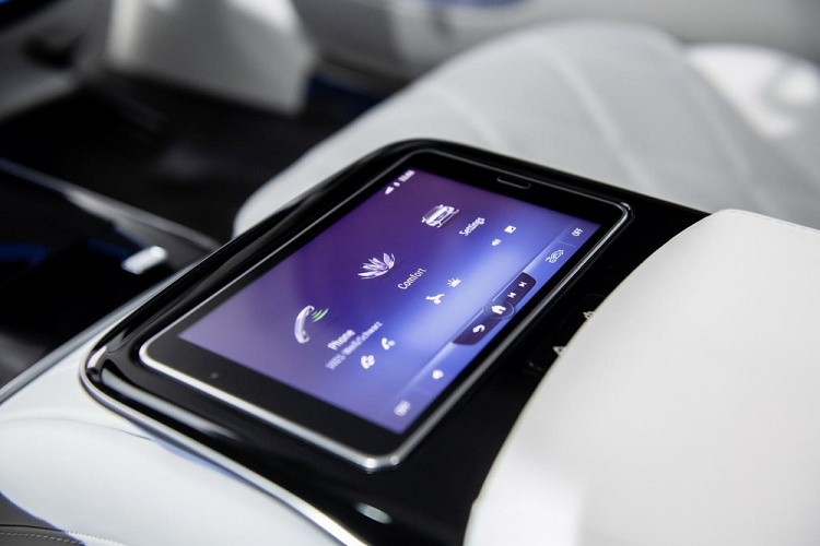 Tùy từng thị trường, Mercedes-Maybach S-Class 2021 sẽ có phiên bản S580 4Matic và S650. Trong đó, Mercedes-Maybach S580 4Matic 2021 được trang bị động cơ V8, tăng áp kép, dung tích 4.0 lít, sản sinh công suất tối đa 496 mã lực. Động cơ kết hợp với hệ thống mild hybrid 48 V giúp bổ sung 21 mã lực.