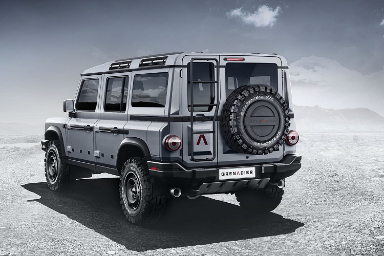 Grenadier sẽ được sản xuất tại nhà máy ở xứ Wales, Anh. INEOS cũng dự kiến thành lập một cơ sở khác ở Bồ Đào Nha để sản xuất riêng thân và khung xe. Tuy nhiên, công ty đã đình chỉ các kế hoạch đó và hiện đang đàm phán với Daimler về việc mua lại nhà máy Smart ở Hambach, Pháp.