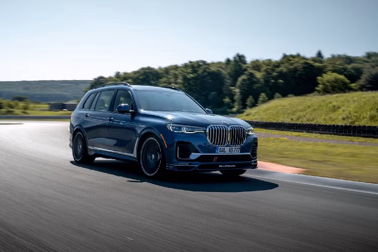 Sức mạnh của XB7 thế hệ mới đến từ động cơ V8 4.4L BiTurbo chia sẻ từ mẫu sedan cỡ lớn Alpina B7. Công suất lên đến 621 mã lực cùng mô-men xoắn cực đại 800 Nm đưa XB7 thành chiếc xe mạnh nhất hiện tại do Alpina phát triển.