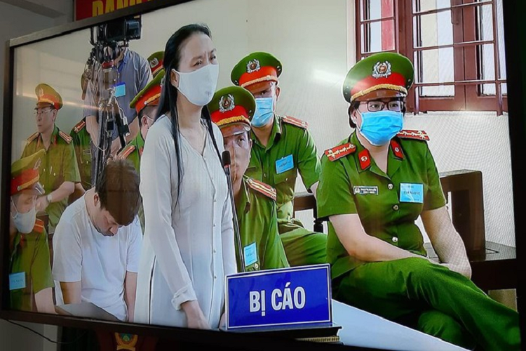 Phat tu 3 nguoi mang quan tai 'dieu pho'-Hinh-2