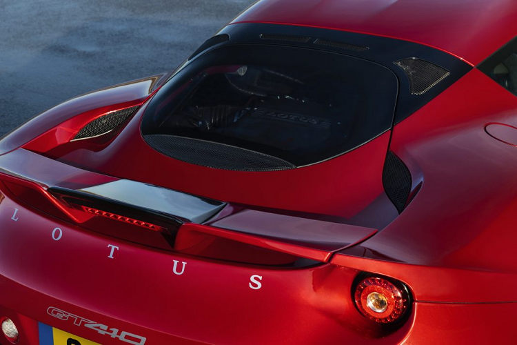 Về giá bán, Lotus dĩ nhiên sẽ bán xe rẻ hơn so với GT410 Sport trước đây. Cụ thể, tại thị trường Anh Quốc quê nhà, giá xe Lotus Evora GT410 là 82.900 Bảnh Anh, rẻ hơn 3.000 Bảng so với đàn anh. Trong khi đó, ở Đức, xe sẽ rẻ hơn đến 11.000 Euro so với Evora GT410 Sport, khởi điểm từ 99.000 Euro.