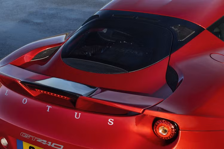 Về giá bán, Lotus dĩ nhiên sẽ bán xe rẻ hơn so với GT410 Sport trước đây. Cụ thể, tại thị trường Anh Quốc quê nhà, giá xe Lotus Evora GT410 là 82.900 Bảnh Anh, rẻ hơn 3.000 Bảng so với đàn anh. Trong khi đó, ở Đức, xe sẽ rẻ hơn đến 11.000 Euro so với Evora GT410 Sport, khởi điểm từ 99.000 Euro.