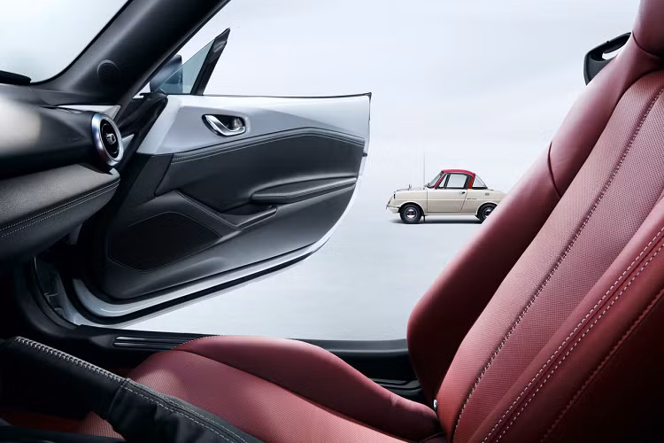 R360 đã được coi là mẫu xe đánh dấu bước ngoặt mang tính lịch sử của Mazda, vì trước đó thương hiệu này chỉ được biết đến với những chiếc xe máy (mô-tô) hoặc xe tải.