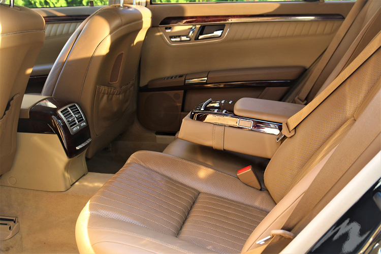 Sức mạnh được truyền xuống cầu sau (RWD) thông qua hộp số tự động 5 cấp. Sử dụng động cơ cỡ lớn, S600 đời 2009 này có mức “ăn uống” từ 9 – 19,4 Lít/100km.