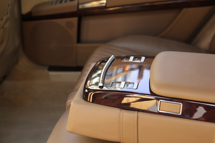 Với sự độc đáo “hiếm có khó tìm” của dòng S 600 thế hệ cũ này tại Việt Nam, chiếc S 600 này thật sự là một món “đồ chơi” dành cho những ai yêu thích chơi sedan hạng sang cỡ lớn, đặc biệt là dòng S-Class. Sau hơn 10 năm kể từ khi được sản xuất, chiếc S 600 này vẫn mang nhiều giá trị vượt thời gian, phong cách thiết kế lịch thiệp, sang trọng và không hề lỗi thời hứa hẹn sẽ đem đến cho chủ sở hữu những trải nghiệm thú vị.