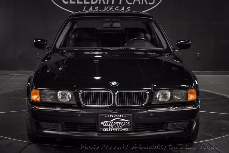 Những người có hứng thú với mẫu xe BMW 7 Series của 2Pac hoàn toàn có thể tìm mua những chiếc xe khác mới hơn. Tuy nhiên nếu là một fan hâm mộ của huyền thoại Tupac thì đây là một cơ hội khó có thể bỏ qua để sở hữu một kỷ vật từ thần tượng của mình.