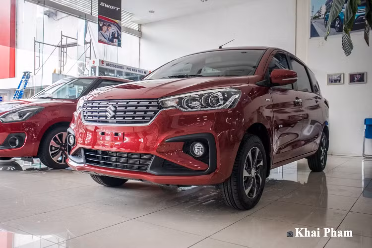 Với mức giá rẻ cùng trang bị mới, Ertiga Sport 2020 được kỳ vọng sẽ tạo ra sức ép lên đối thủ Mitsubishi Xpander tại Việt Nam, mẫu xe cũng mới bổ sung phiên bản nâng cấp. Giá xe Suzuki Ertiga Sport 2020 hiện bán ra chính hãng là 559 triệu đồng, cao hơn bản Limited chỉ 4 triệu đồng. 