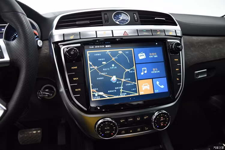 Về kích thước, Beijing Auto BJ90 2020 vẫn sở hữu chiều dài 5.171 mm, rộng 1.995 mm, cao 1.860 mm và chiều dài cơ sở 3.100 mm. Kích thước lớn này mang đến không gian nội thất rộng rãi cho "Mercedes-Benz GL của Trung Quốc".