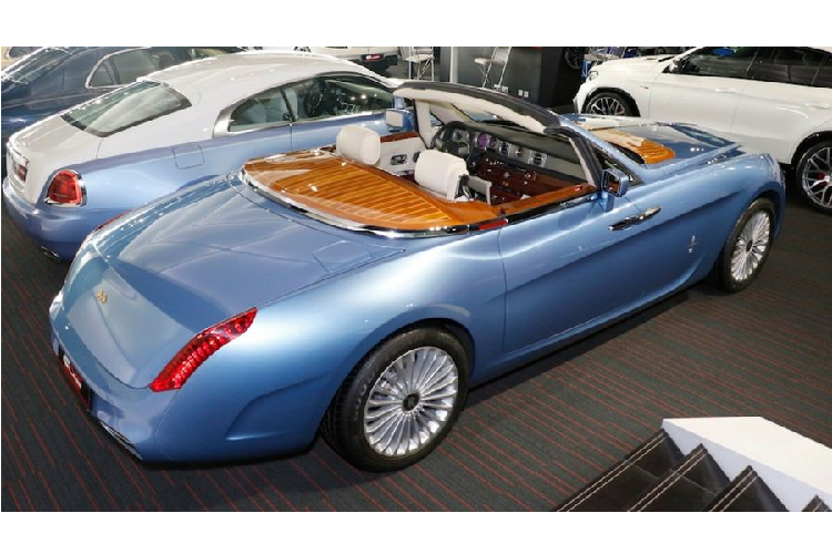 Hyperion đã dừng chân tại Trung Đông vào năm 2012, sau khi chủ sở hữu cũ là Roland Hall - một nhà sưu tập xe hơi nổi tiếng - bán nó với giá 4 triệu bảng Anh. Roland Hall đã tậu Hyperion vào năm 2008.