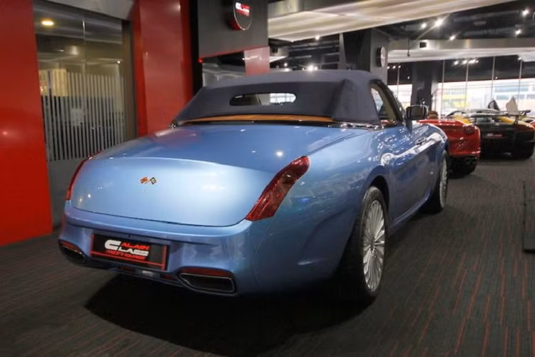 Cung cấp sức mạnh cho Hyperion vẫn là khối động cơ V12 6,75 lít sản sinh công suất 453 mã lực và mô-men xoắn cực đại 720Nm. Xe được trang bị hộp số tự động 6 cấp, xe có khả năng tăng tốc từ 0 - 96 km/h trong vòng chưa đầy 6 giây.