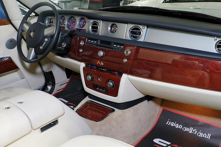 Hiện tại, AlAinClassMotors đang rao bán Rolls-Royce Hyperion với giá chỉ 2,185 triệu Euro, có thời điểm chiếc xe còn có giá bán chỉ 2 triệu Euro.