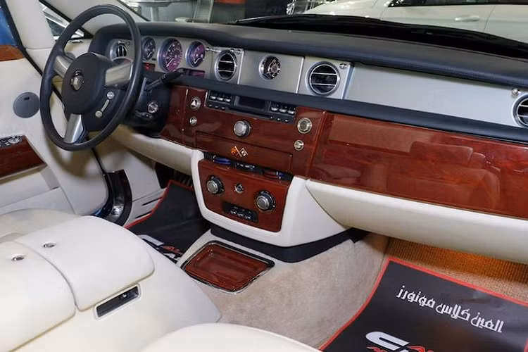 Hiện tại, AlAinClassMotors đang rao bán Rolls-Royce Hyperion với giá chỉ 2,185 triệu Euro, có thời điểm chiếc xe còn có giá bán chỉ 2 triệu Euro.