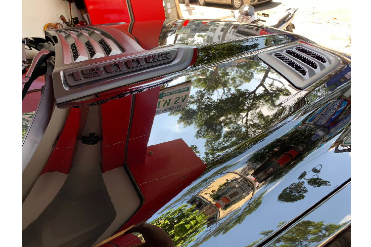 Mẫu bán tải Ram 1500 phiên bản Limited Black Edition này rất phù hợp với khách hàng yêu thích bán tải Mỹ, sở hữu thiết kế mạnh mẽ nam tính và khác biệt khó “đụng hàng” trên phố.