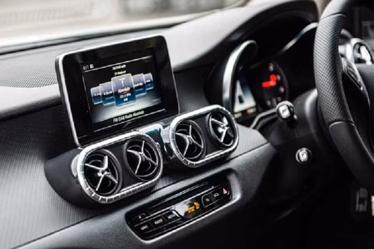 Trước khi khai tử X-Class, Mercedes-Benz từng cân nhắc mở rộng dòng bán tải này. Một số ảnh chụp cho thấy hãng xe Đức đã thử nghiệm phiên bản kéo dài của X-Class với khoang phía sau rộng hơn.