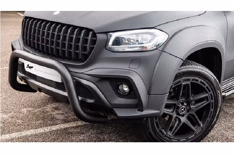 Bán tải X-Class của Mercedes-Benz khai tử do có doanh số quá thấp. Hãng xe Đức từng thừa nhận mẫu xe này quá đắt tại nhiều thị trường. Năm ngoái, hãng chỉ bán được 15.300 chiếc trên toàn thế giới.