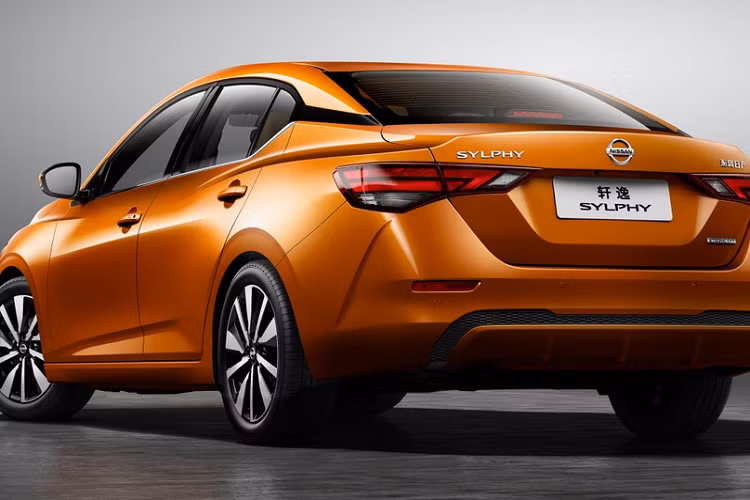 Tại một số thị trường, mẫu sedan hạng C này còn có tùy chọn động cơ 1.6L. Cả 2 phiên bản động cơ đều đi kèm hộp số vô cấp Xtronic CVT. Vẫn chưa rõ Sylphy tại thị trường Malaysia sẽ đi kèm động cơ nào.