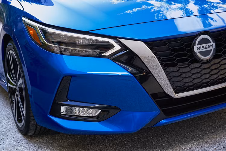 Tại Mỹ, giá xe Nissan Sylphy 2020 bán ra từ 19.090 USD đến 21.430 USD. Sylphy có giá cao hơn Kia Cerato, Hyundai Elantra và thấp hơn Mazda3, Honda Civic.