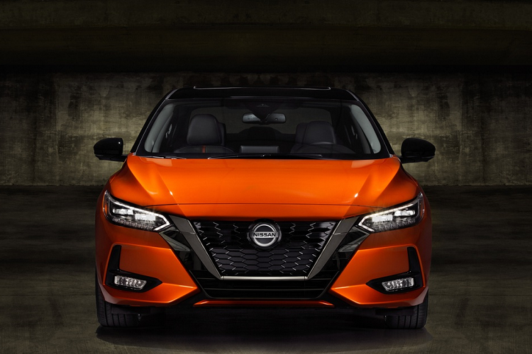 Ở thế hệ mới, Nissan Sylphy thế hệ mới có kiểu dáng thể thao hơn với thân xe rộng và thấp. Phần đầu xe nổi bật với lưới tản nhiệt dạng V-Motion đặc trưng, cụm đèn pha LED được làm sắc sảo hơn.