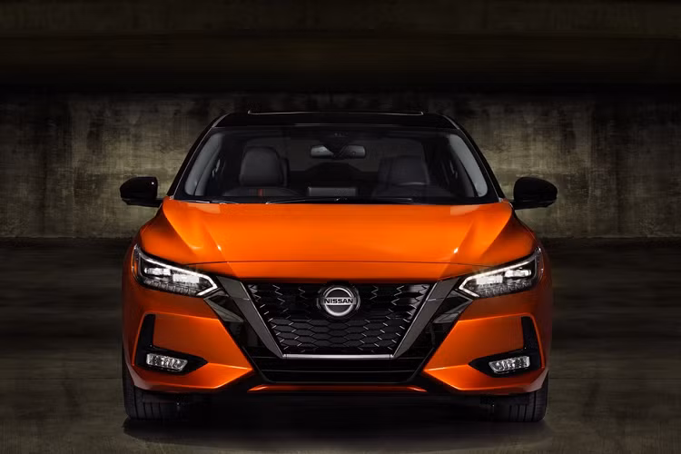 Ở thế hệ mới, Nissan Sylphy thế hệ mới có kiểu dáng thể thao hơn với thân xe rộng và thấp. Phần đầu xe nổi bật với lưới tản nhiệt dạng V-Motion đặc trưng, cụm đèn pha LED được làm sắc sảo hơn.