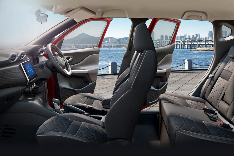 Sử dụng chung nền tảng CMF-A với Renault Triber, Nissan Magnite sở hữu khối động cơ tăng áp dung tích 1.0 lít với khả năng tạo ra công suất cực đại 95 mã lực, sử dụng cùng hộp số tự động vô cấp (CVT). 