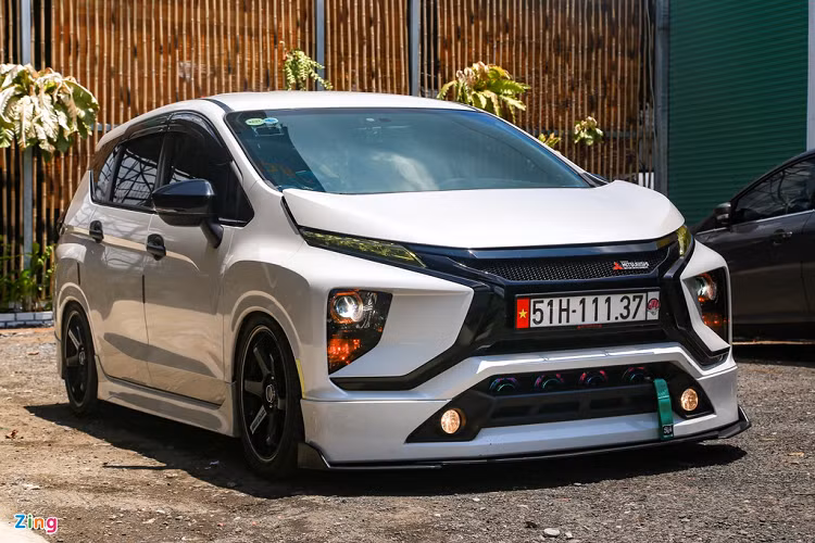 Không có sự thay đổi về động cơ, chiếc Xpander của anh Giang vẫn sử dụng động cơ MIVEC 1.5L, công suất 102 mã lực, mô-men xoắn 141 Nm, đi kèm hộp số tự động 4 cấp, hệ dẫn động cầu trước. Tuy nhiên hệ thống ống xả đã được tinh chỉnh cho âm thanh uy lực hơn, người lái cũng có thể điều chỉnh tiếng pô thông qua một công tắc được lắp đặt thêm trên bảng điều khiển trung tâm. 