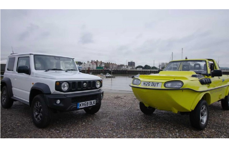 Suzuki Jimny là một chiếc xe đáng yêu, “gây bão” trên thế giới bởi kích thước nhỏ bé, giá mềm, và khả năng off-road đi khắp mọi nơi. Đơn vị chế tạo bộ kit ôtô Dutton mới đây đã tung ra thị trường một giải pháp chuyển đổi cho chiếc xe Suzuki Jimny lội nước.