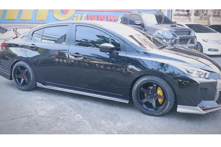 Sức mạnh của chiếc Sunny 2021 độ GT-R này vẫn đến từ khối động cơ tăng áp 1.0L 3 xi-lanh sản sinh công suất 99 mã lực và mô-men xoắn cực đại 152 Nm.