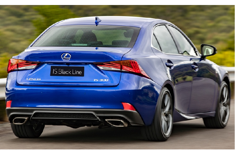 Cặp đôi này sử dụng chung phần cứng với phiên bản thể thao F Sport, bao gồm hệ thống treo biến thiên thích ứng, má phanh hiệu suất cao ở phía trước, ghế thể thao nhớ vị trí, cảnh báo điểm mù... Các công nghệ an toàn trên xe có thể kể đến như cảnh báo chệch làn đường, kiểm soát hành trình chủ động, cảnh báo va chạm trước đầu xe...