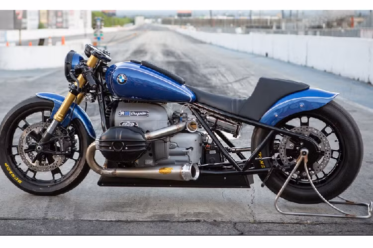 Dragster là phong cách của những chiếc xe đua đường thẳng với trọng tâm thấp, tư thế người lái nằm sát xuống phía dưới... Chiếc xe được thay đổi gần như hoàn toàn, trừ khối động cơ boxer 1.802 cc.