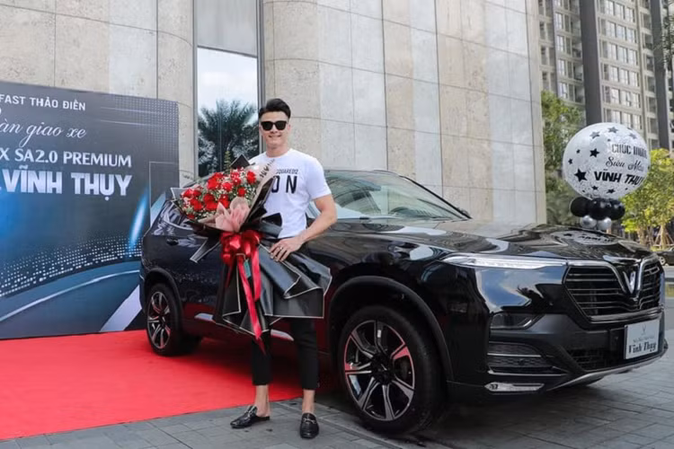Sieu mau Vinh Thuy tau VinFast LUX SA2.0 hon 1,5 ty dong