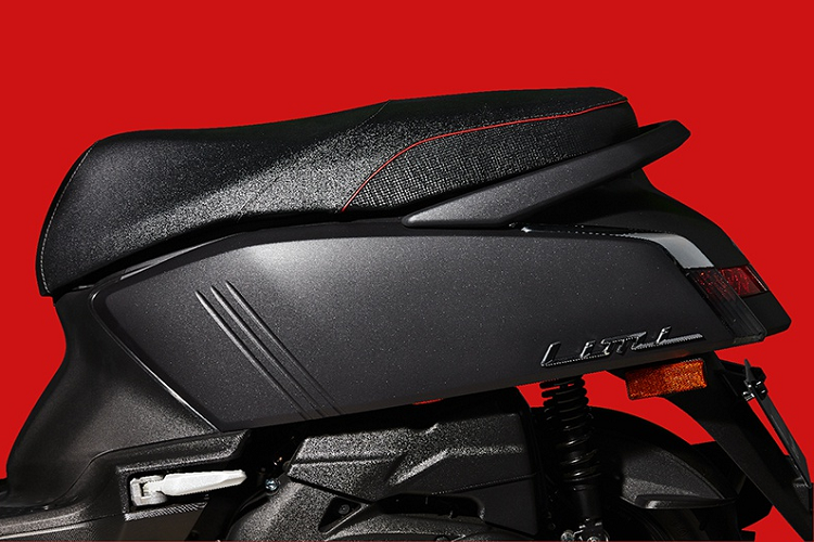 Yên xe của Limi 2020 có chiều cao chỉ 755 mm, mức chiều cao yên thấp cùng bộ mâm kích thước 10 inch giúp cho những người có chiều cao khoảng 1,5 m cũng có thể điều khiển xe dễ dàng.