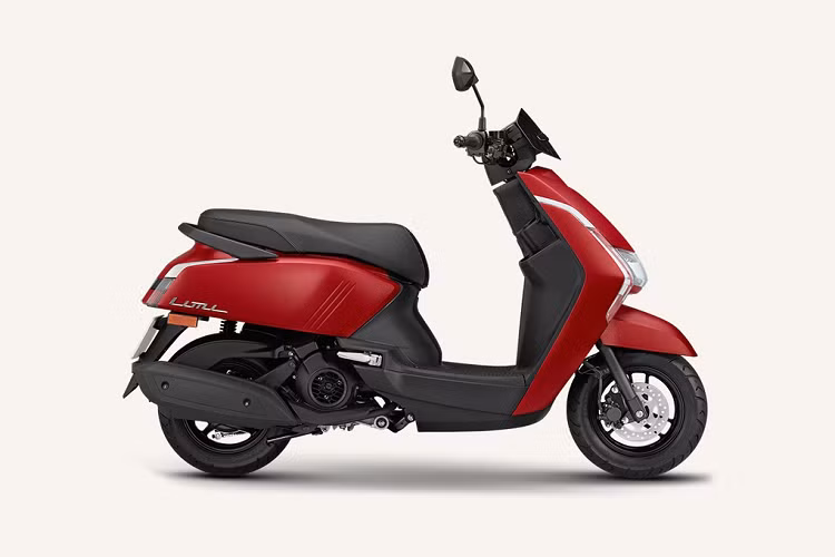 Về tổng thể, Yamaha Limi 2020 mới có kích thước dài x rộng x cao lần lượt là 1.725 x 715 x 1.000 mm, chiều dài trục cơ sở 1.205 mm. Khối lượng khô của Limi 2020 chỉ đạt mức 97 kg, khá nhẹ so với các mẫu xe 125 cc khác trên thị trường.