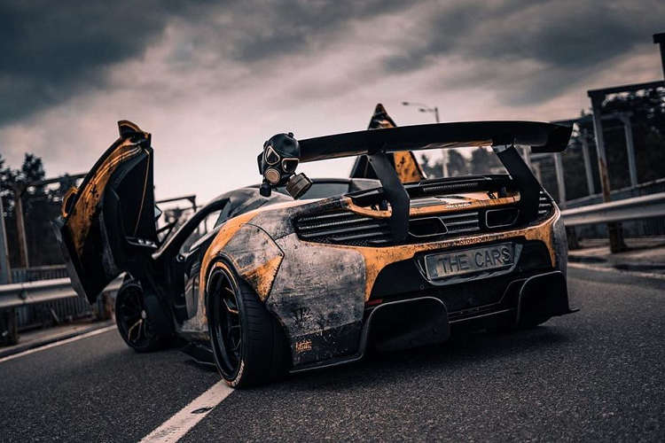 Do Liberty Walk thường không “động” đến máy móc nên chiếc McLaren này dường như vẫn sử dụng động cơ V8 nêu trên 641 mã lực và 678 Nm mô-men xoắn.